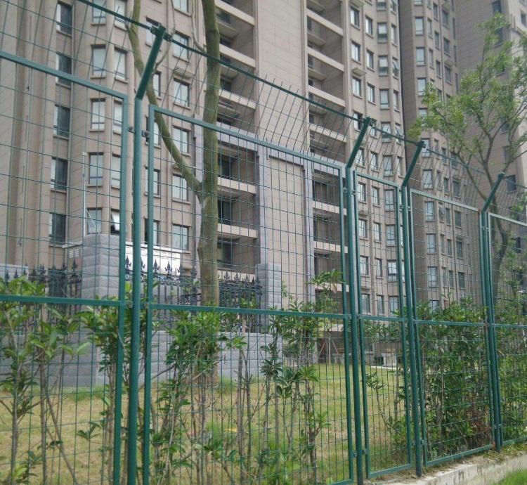 云南昆明 护栏围墙铁丝网筛网高速防护网隔离网公路围栏护栏网边框 大量现货