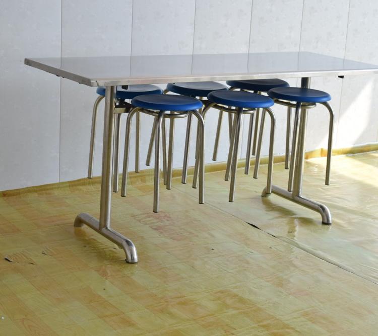 六人位餐桌椅厂家直销玻璃钢餐桌椅 快餐店餐桌椅 小吃店餐桌椅以及户外广场餐桌椅结实耐用易打扫