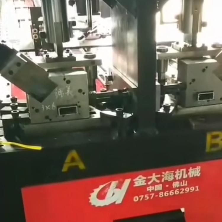 数控护栏冲孔机  护栏方管冲孔机  佛山数控护栏冲孔机