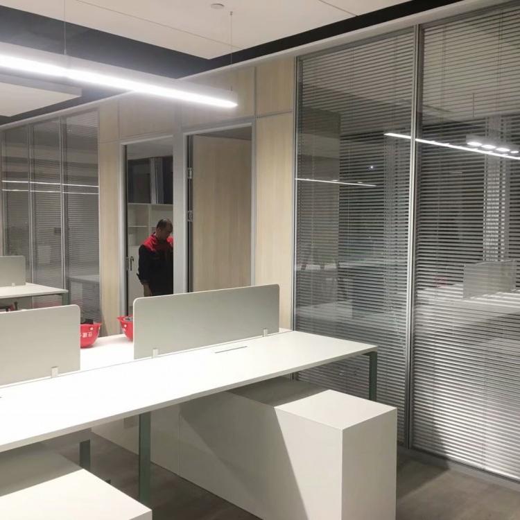 成都玻璃隔断墙带百叶 办公室隔断 成都酒店高隔断 办公屏风 成都美思源铝合金隔断墙