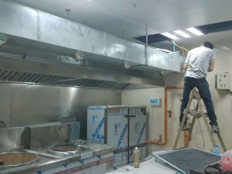 深圳沙井白铁通风排气管工程厂家 松岗工厂车间排气通风管安装