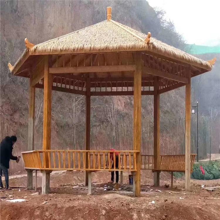 新乡仿真毛草凉亭 新乡景区茅草亭子 新乡户外稻草木凉亭 厂家直销