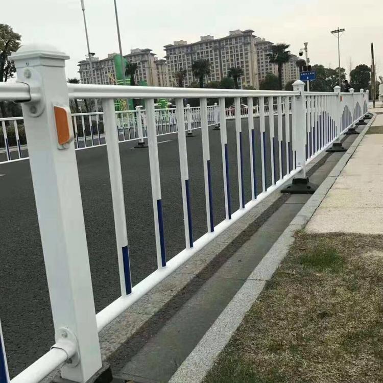 市政护栏_安全防护栅栏_交通道路隔离护栏-移动式道路护栏-河坝道路护栏