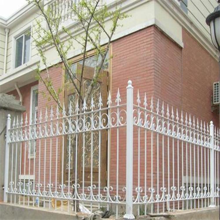 四川别墅围墙护栏  学校铁艺护栏  铁艺栏杆出售 量大价优