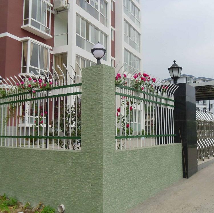 云南昆明 阳台锌钢护栏厂家 小区学校围墙隔离栅栏  社区透视围墙围栏  镀锌管组装围栏 批发 量大从优