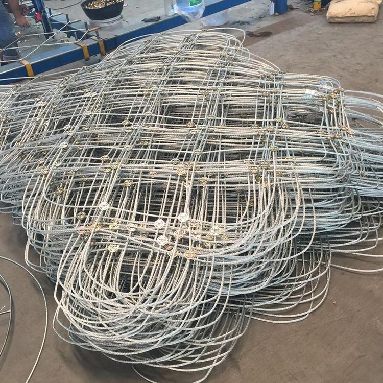 云南省  厂家定制边坡防护网 防落石钢丝绳网 主动被动柔性防护网 拦石网