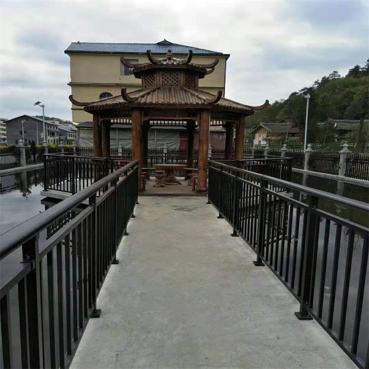 成都防腐木地板   成都防腐木木屋 销售