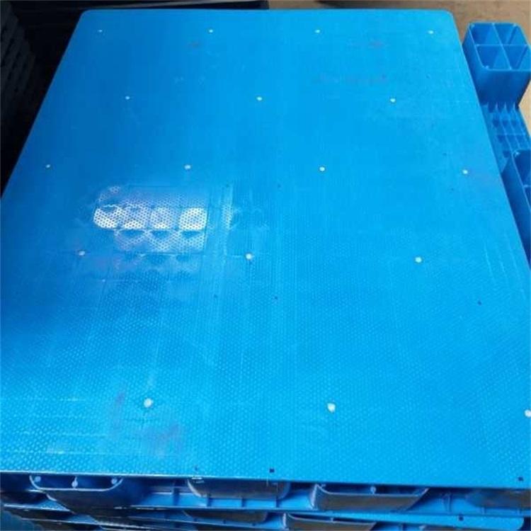 厂家直销蓝色吹塑双面塑料托盘 塑料仓储吹塑托板双面卡板 叉车货运用蓝色托盘