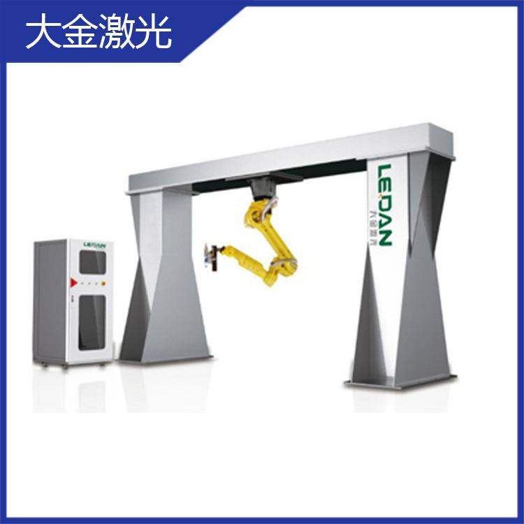 DFCR-2000W 机器人三维激光切割机