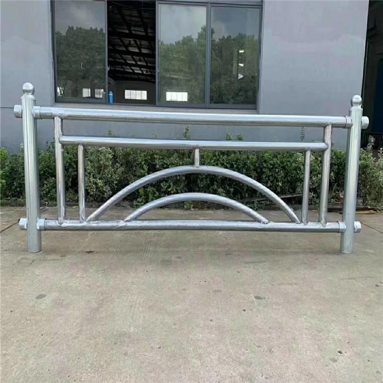 江苏防撞护栏  隔离围栏  城市道路护栏供应商 量大价优