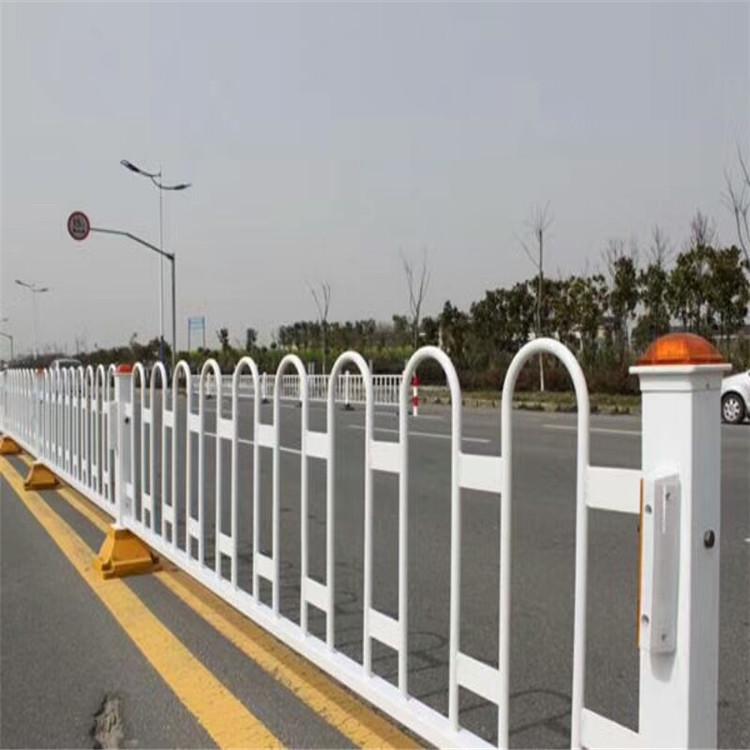 内蒙防撞护栏  隔离围栏  城市道路护栏订购 等你来购