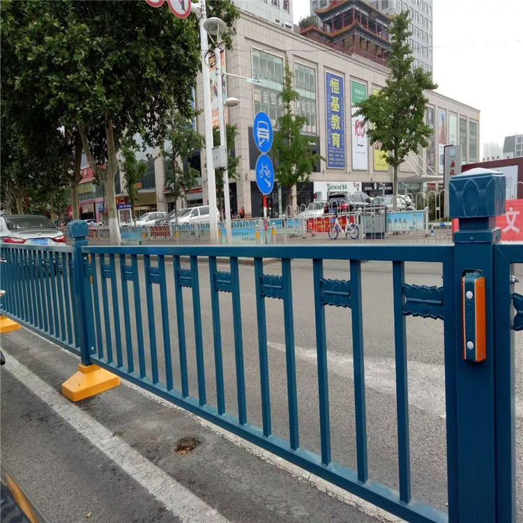 内蒙道路护栏  公路护栏  道路防护栏出售 价格实惠