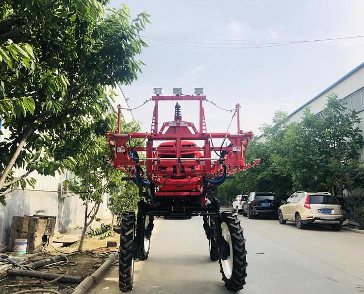 自走式喷雾机四轮驱动   打药机  迈特红色全液压喷杆