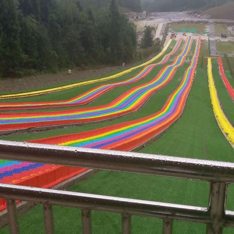 河南极速滑草直销 河南塑胶七彩滑道厂家 河南极速旱雪滑道价格