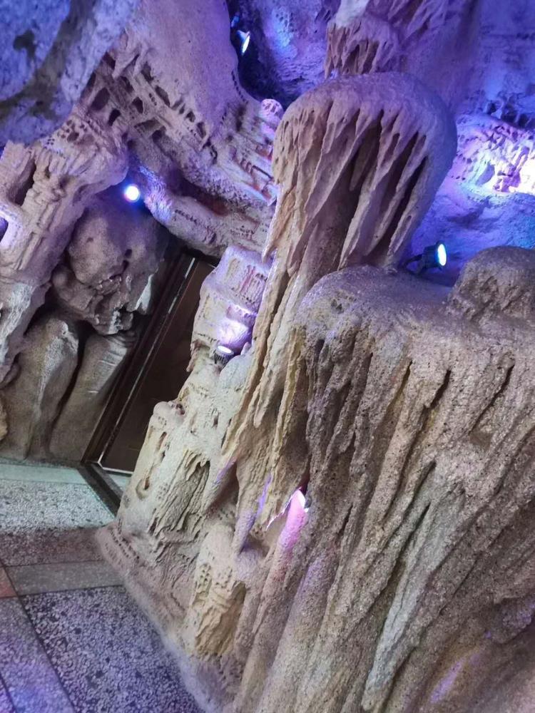 乐山水泥仿木栏杆施工 湘岩塑石假山巧妙施工焕然一新