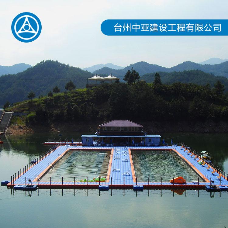 供应水上游泳池生产商 中亚水上工程 水上浮筒闯关乐园定制