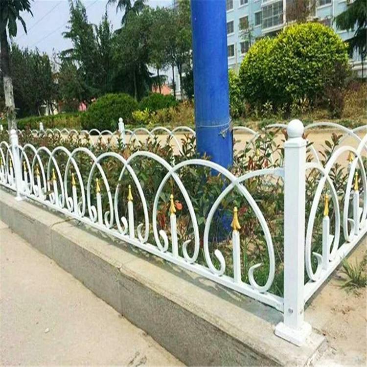路边公园栅栏 带弯头锌钢草坪方管护栏 小区道路绿化带钢制围栏