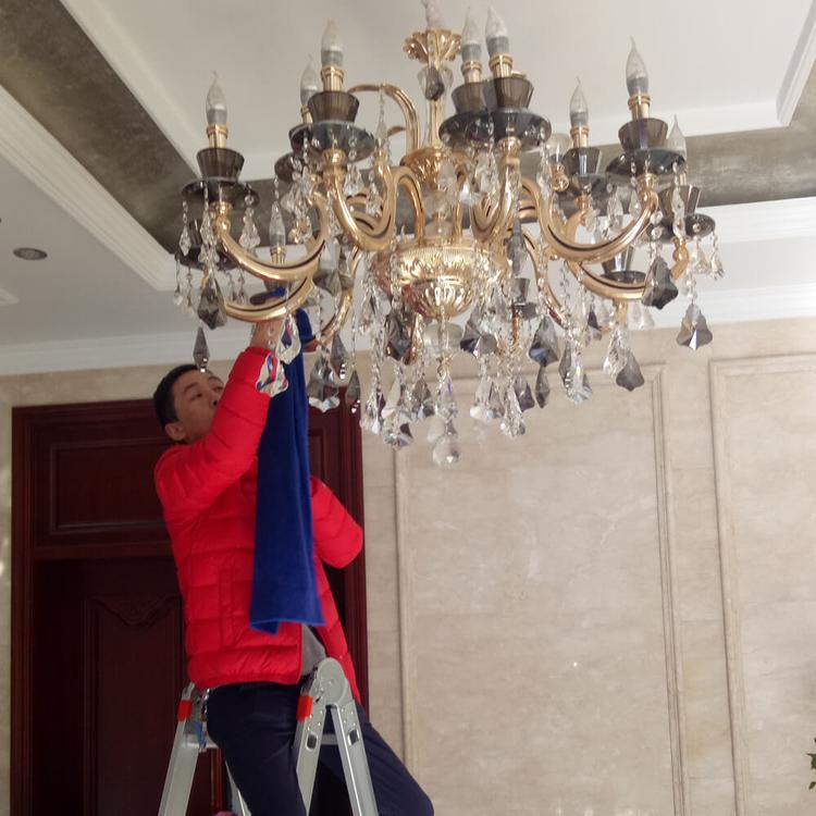 金华上门清洁银行水晶灯,清洁玻璃灯