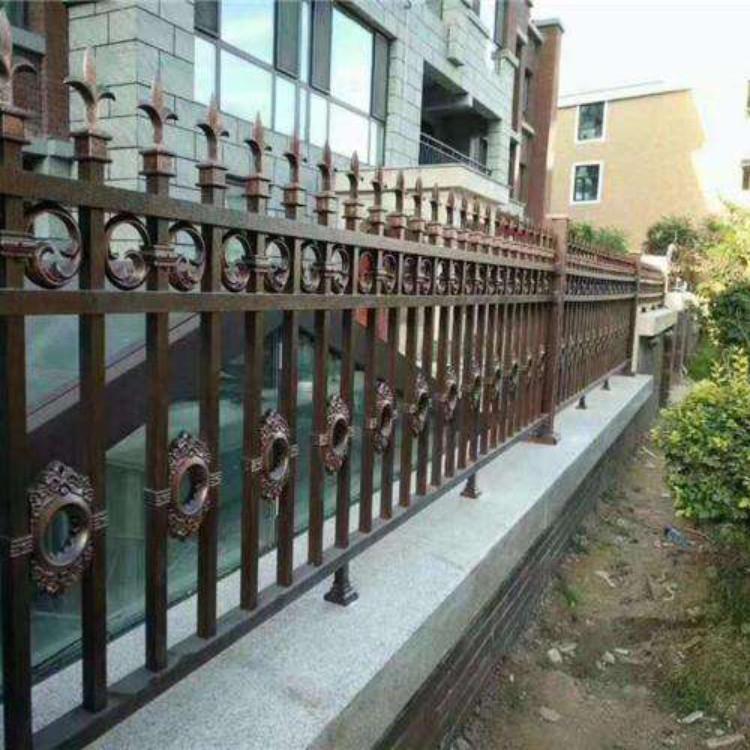 青岛小区护栏  学习隔离栏  铝合金护栏出售 优惠多多