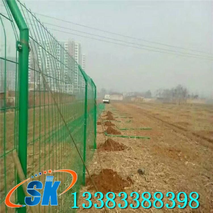 围栏家用养殖钢丝网片隔离网防护网栅栏厂家