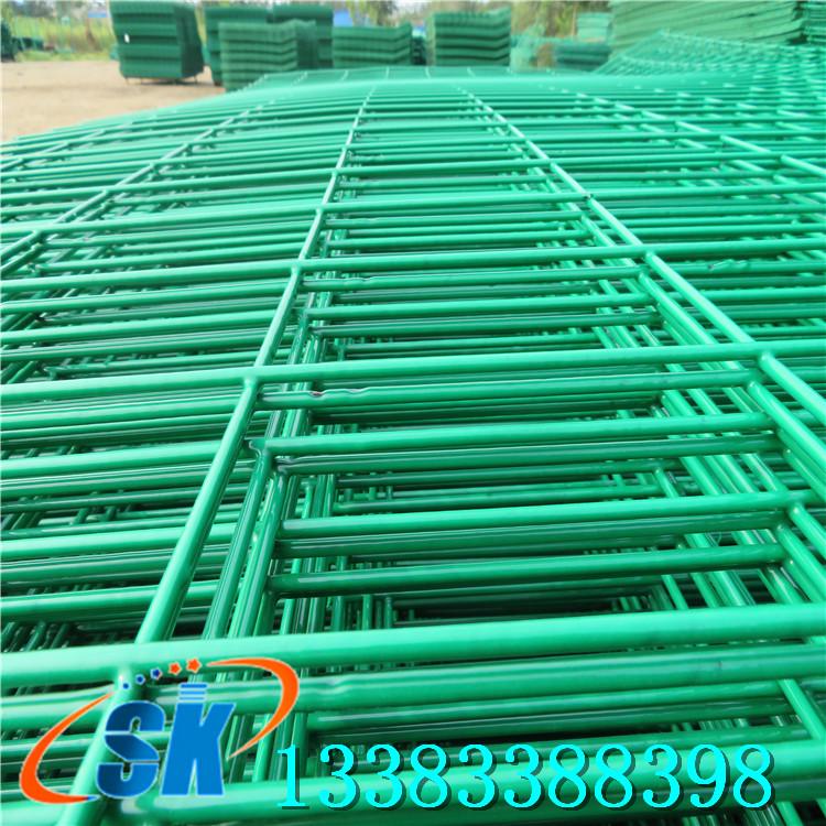 公路护栏网铁丝网围栏家用养殖钢丝网片隔离网防护网围墙栅栏厂家
