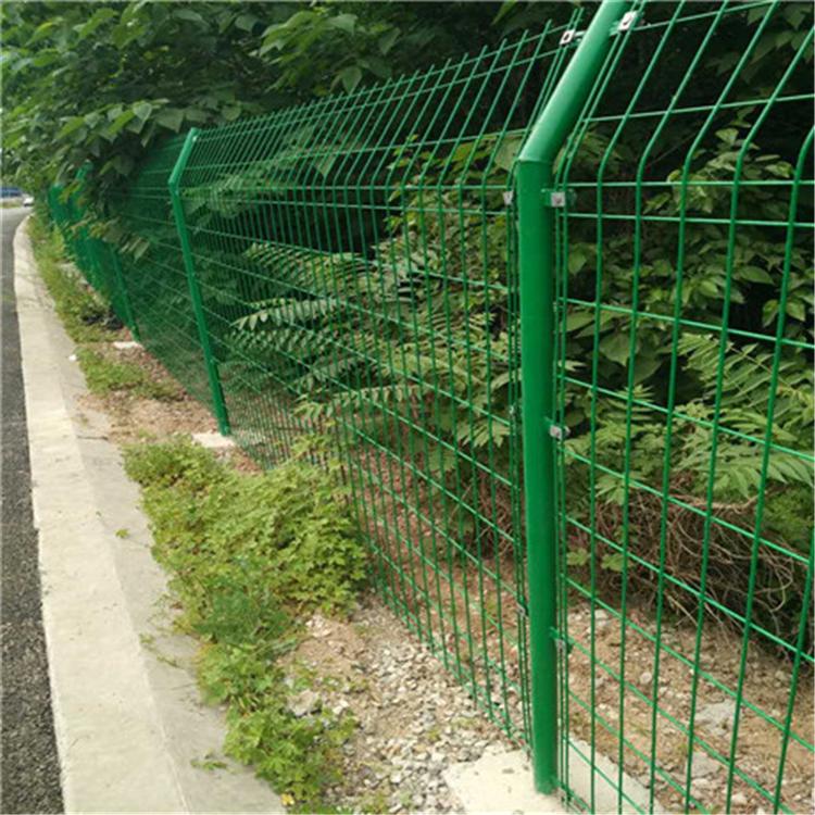 双边丝护栏网 道路护栏网 铁丝围网 养殖网 隔离网 丰年金属报价