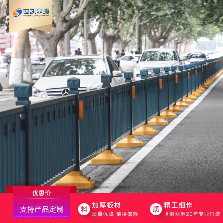 渭南交通设施围栏道路护栏隔离小区挡车防撞锌钢护栏城市分割市政护栏人行道护栏西安厂家定制