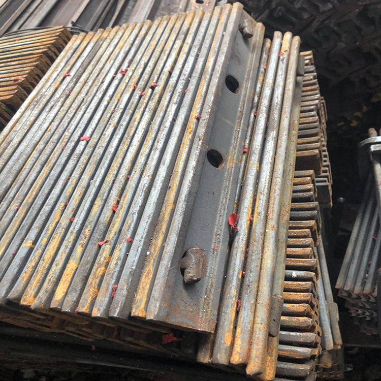 湖南现货供应钢轨连接夹板55Q轻轨压板铁轨行车轨道钢24kg鱼尾板50kg9天车路轨