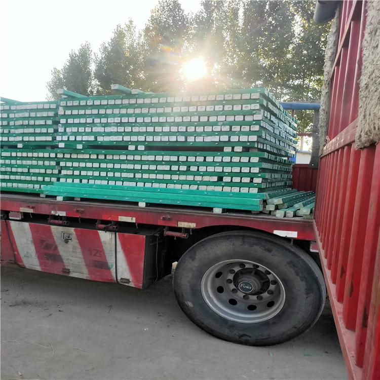 厂家供应 高速公路玻璃钢复合立柱 隔离栅栏 可定制飞腾复合立柱