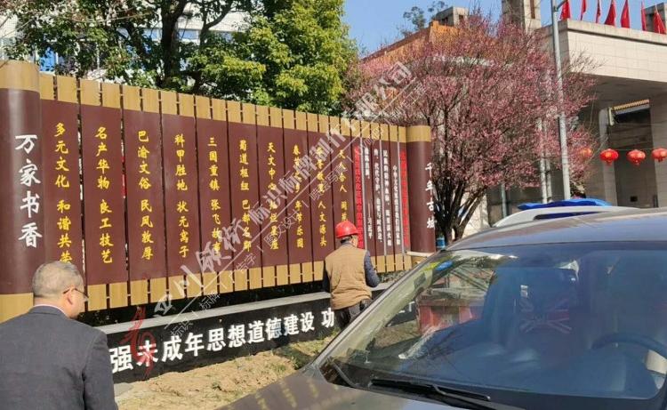 专注广告标识17年    四川各类户外宣传栏制作厂家   成都各类宣传栏制作厂家