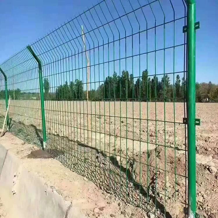 云南省 定制公路圈地双边丝喷塑护栏网 低碳钢丝框架护栏铁丝围栏网批发
