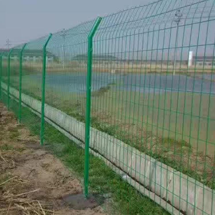 云南省 防护栏厂家定制框架护栏网 隔离围栏价格