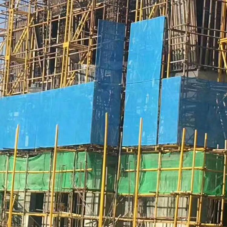 云南省 厂家定制蓝色建筑工地爬架网 落地脚手架防护网 镀锌冲孔爬架网