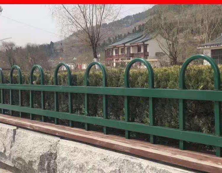 学校绿化隔离栏杆/带折弯铁栅栏_花园钢制栅栏/铁艺弯头围栏_锌钢草坪护栏