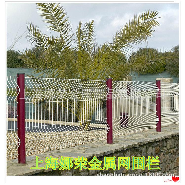 厂家供应喷塑车间铁丝围网 定制供应低碳钢丝格网隔离喷塑铁丝网