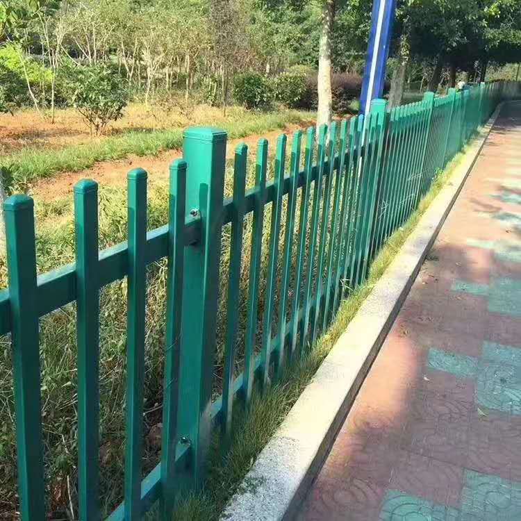 江苏铁艺绿化栏杆 带折弯铁防护栏 花园钢制栅栏 铁艺弯头围栏定制 锌钢草坪护栏