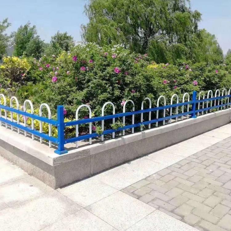 江苏铁艺锌钢绿化栏杆 带折弯铁防护栏 花园钢制栅栏 铁艺弯头围栏定制 锌钢草坪护栏