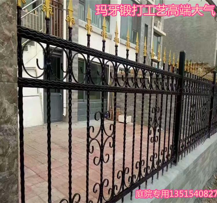 定制锻打铁艺护栏 焊接方钢围栏 别墅围墙栅栏 小区庭院安全栏