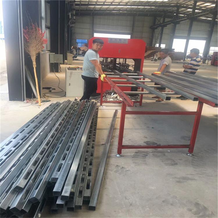 云南曲靖爬架数控冲孔载断机 方管数控冲切机厂家厂家+促销价格宏大机械