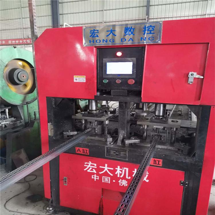 四川乐山角钢数控冲孔载断机 角钢数控冲切机器厂家+咨询热线宏大机械