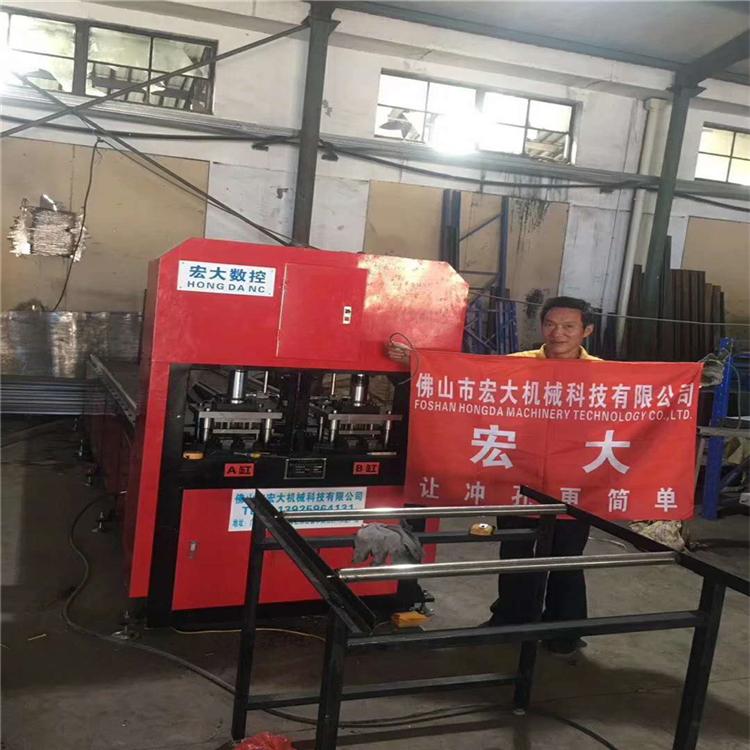 青海果洛爬架数控冲孔切断机 全自动角钢冲床2020全新报价宏大机械