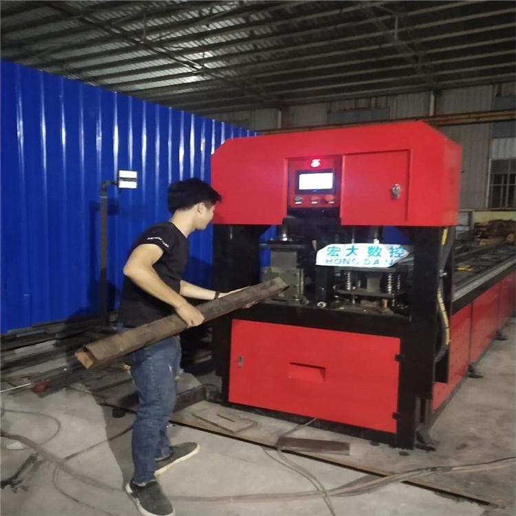 四川乐山角钢数控冲孔载断机 角钢数控冲切机器厂家+咨询热线宏大机械
