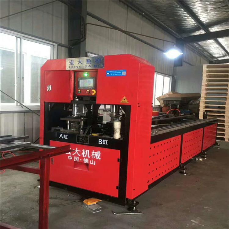 湖北恩施角铁自动冲孔载断机 方管数控冲切机厂家今日价格宏大机械