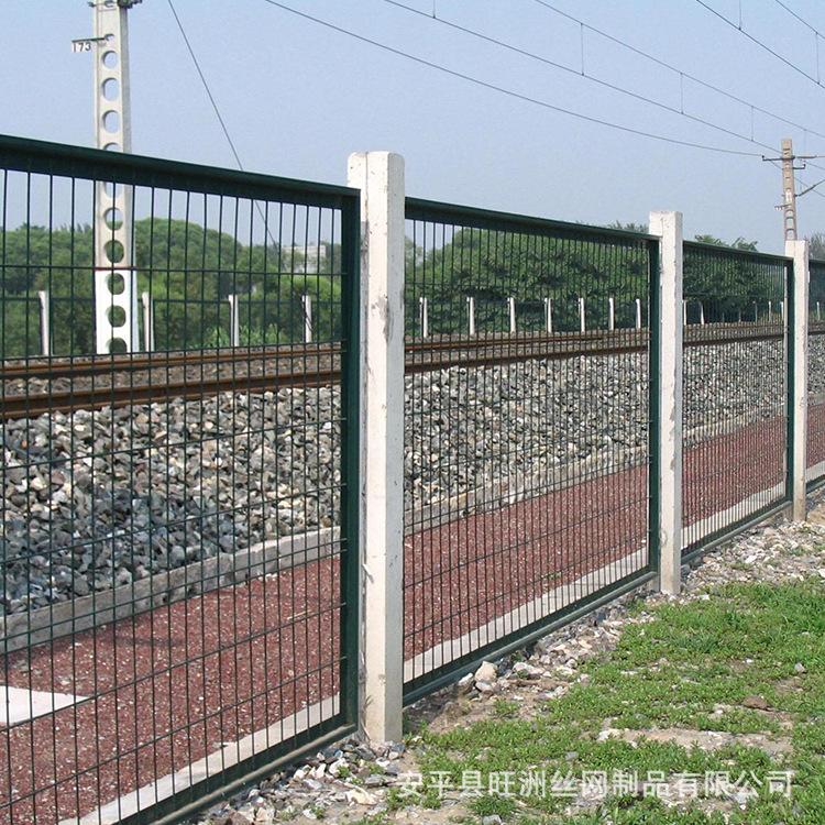 批发铁路护栏网厂家铁路防护栅栏 铁路专用绿色铁丝浸塑围挡网栏