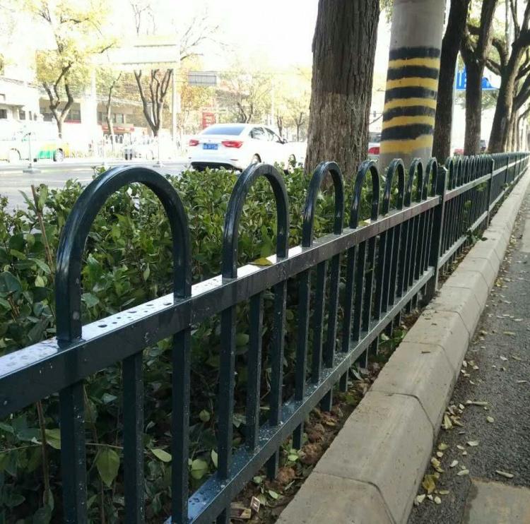 绿化护栏 路侧防护栏杆 锌钢庭院护栏厂家绿化带护栏 路侧花池围栏 公园低矮护栏厂