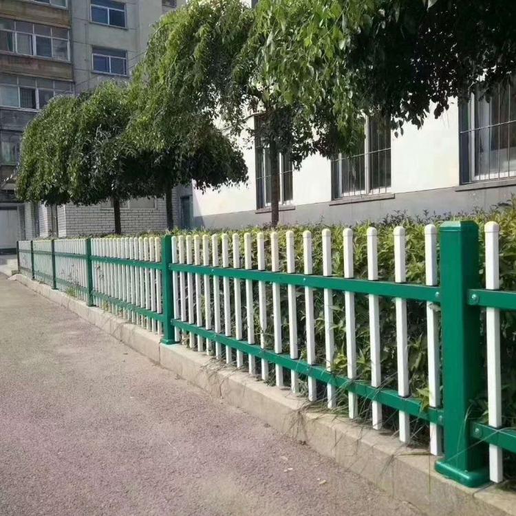 源头锌钢草坪围栏现货 pvc花坛隔离草坪护栏 品质保障模范厂家