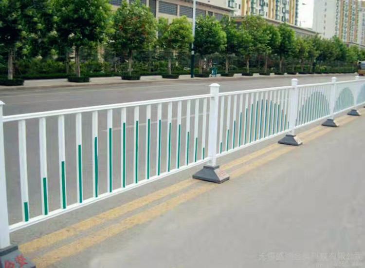 定制京式道路护栏 小区交通安全隔离栏 车间货物防护栏 s板公路防撞护栏
