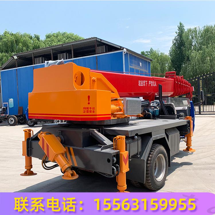 厂家价格优惠机型农用三轮底盘吊车 民房建筑施工三轮吊车