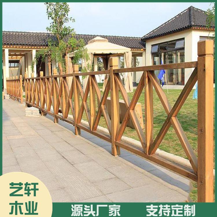 防腐木护栏生产厂家 户外防腐木护栏 原木材料 品质保证