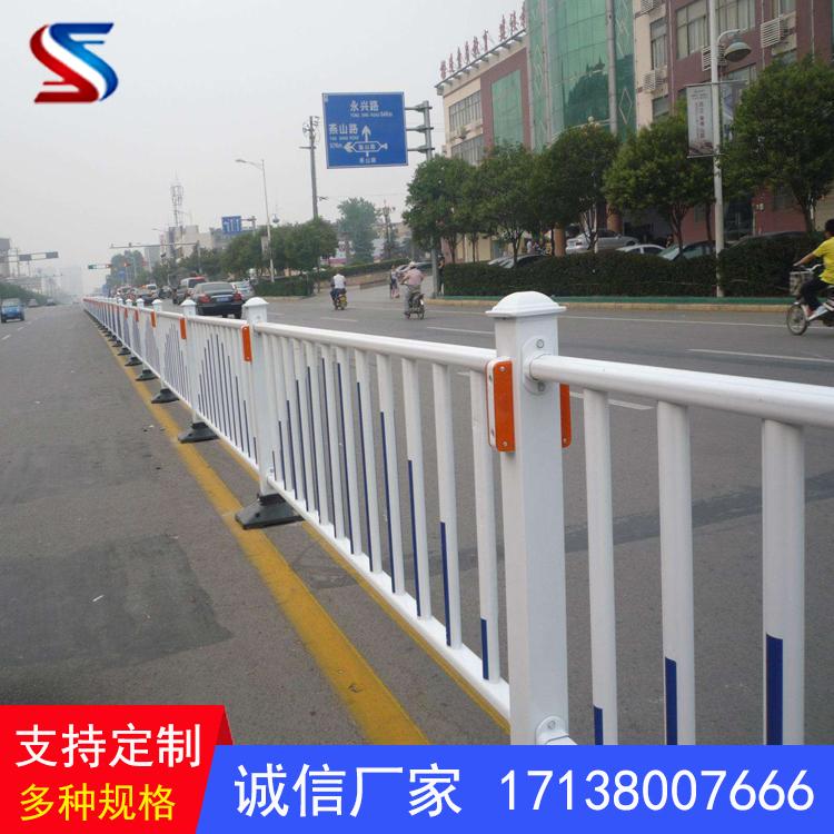 四川市政护栏厂家供应公路交通安全隔离道路市政护栏城市人行道防撞市政护栏